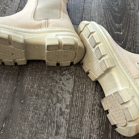 Cream Platform boots - Picture 7 of 10